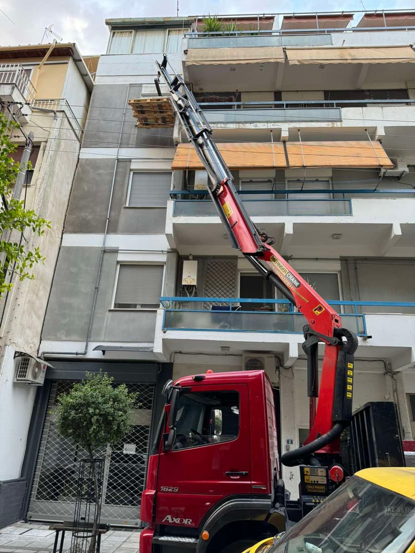 Γερανός σε ανύψωση φορτίου